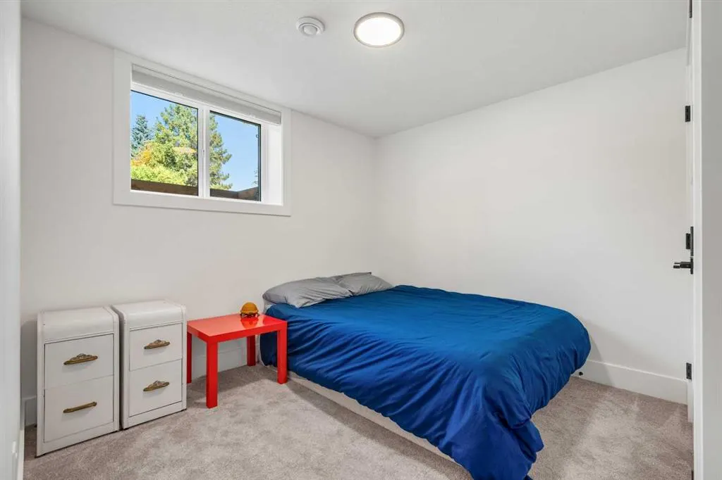 235 Lake Wapta Rise SE