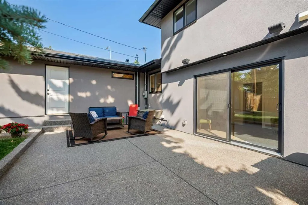 235 Lake Wapta Rise SE