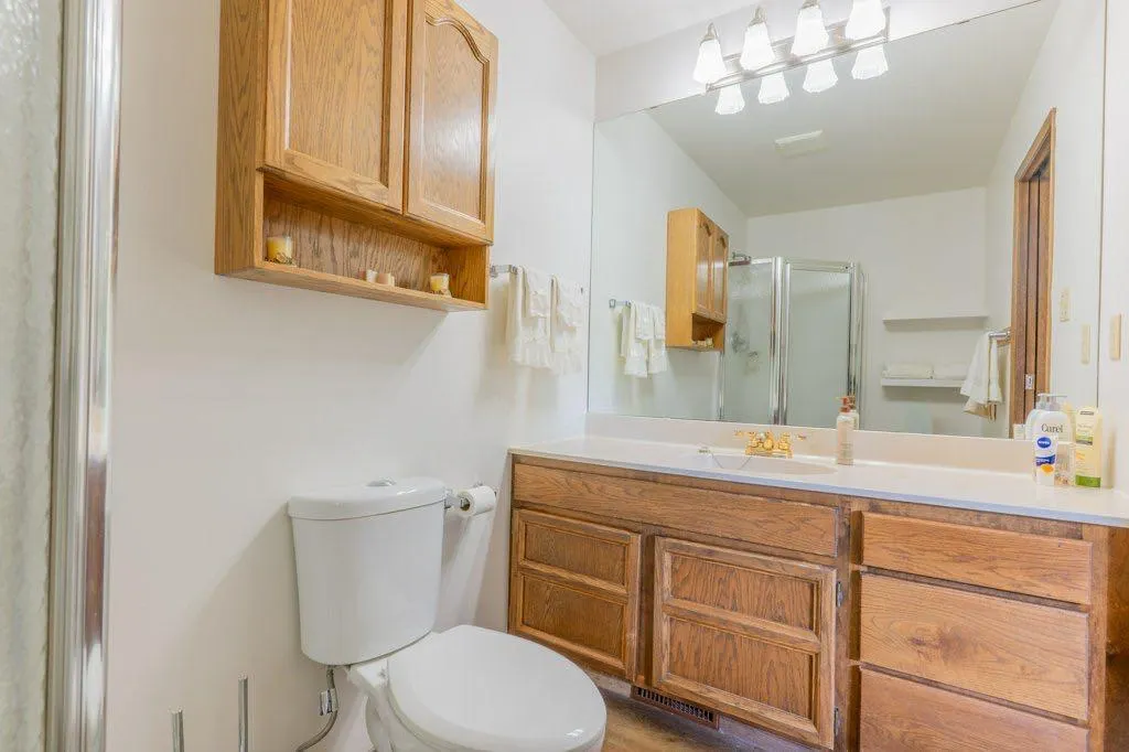 17 Iris Court SE