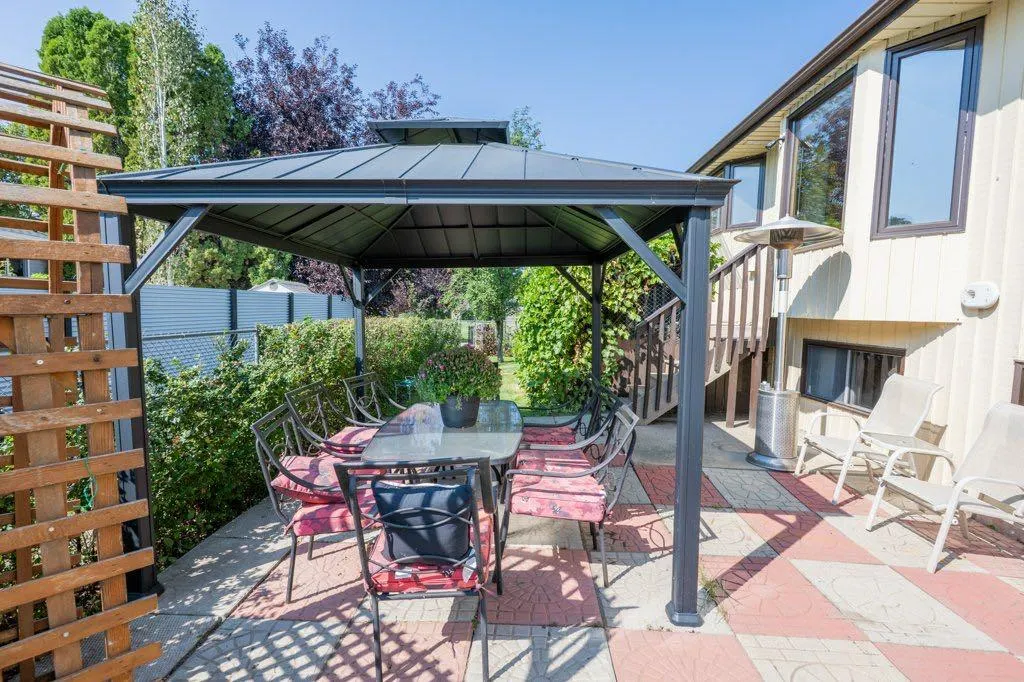17 Iris Court SE