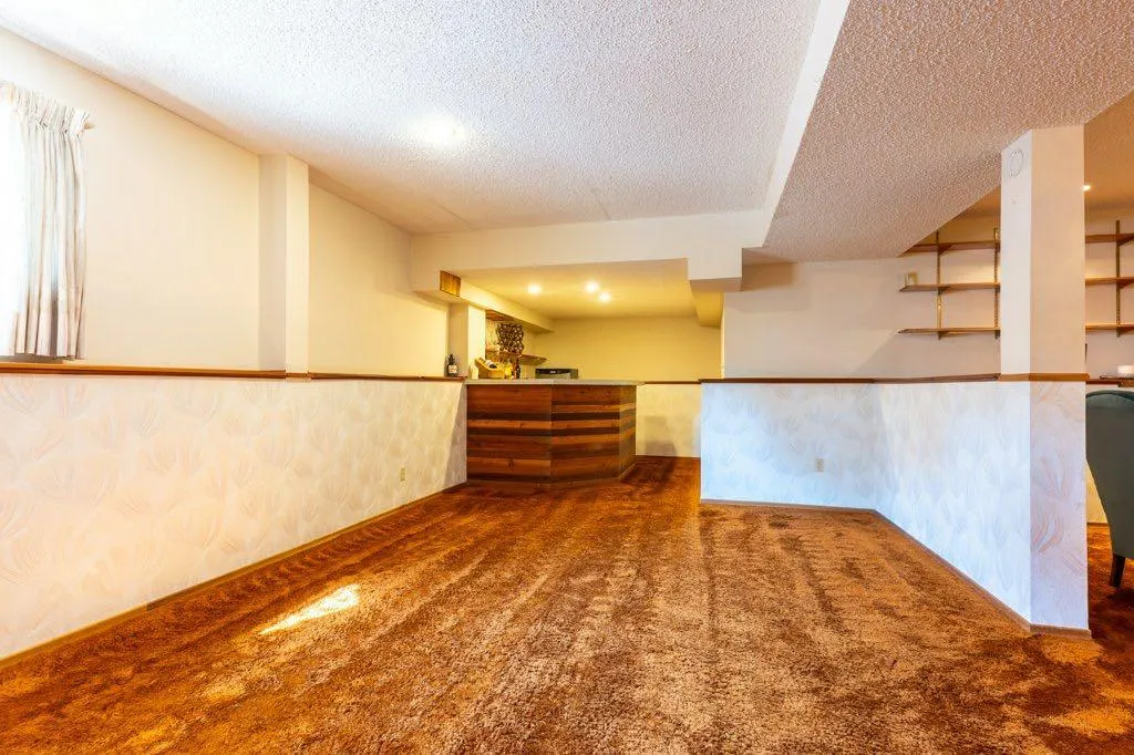 17 Iris Court SE