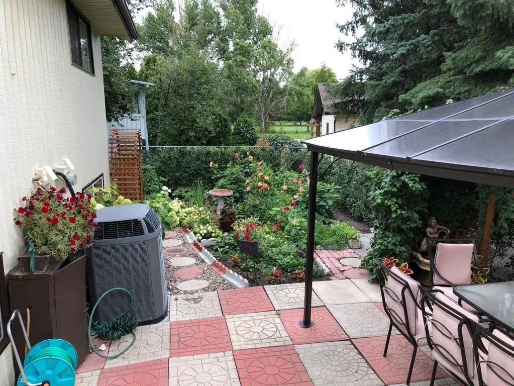 17 Iris Court SE