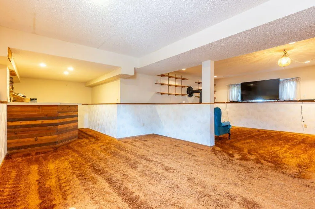 17 Iris Court SE