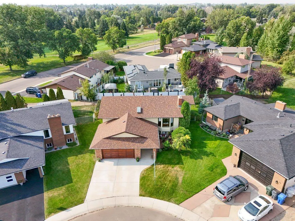 17 Iris Court SE
