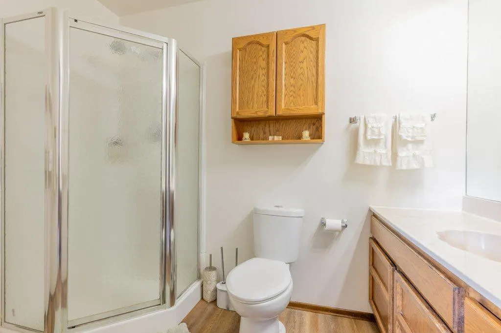17 Iris Court SE