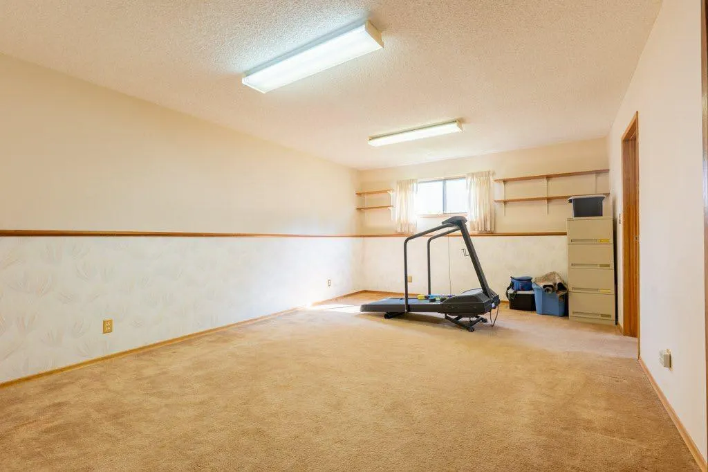 17 Iris Court SE