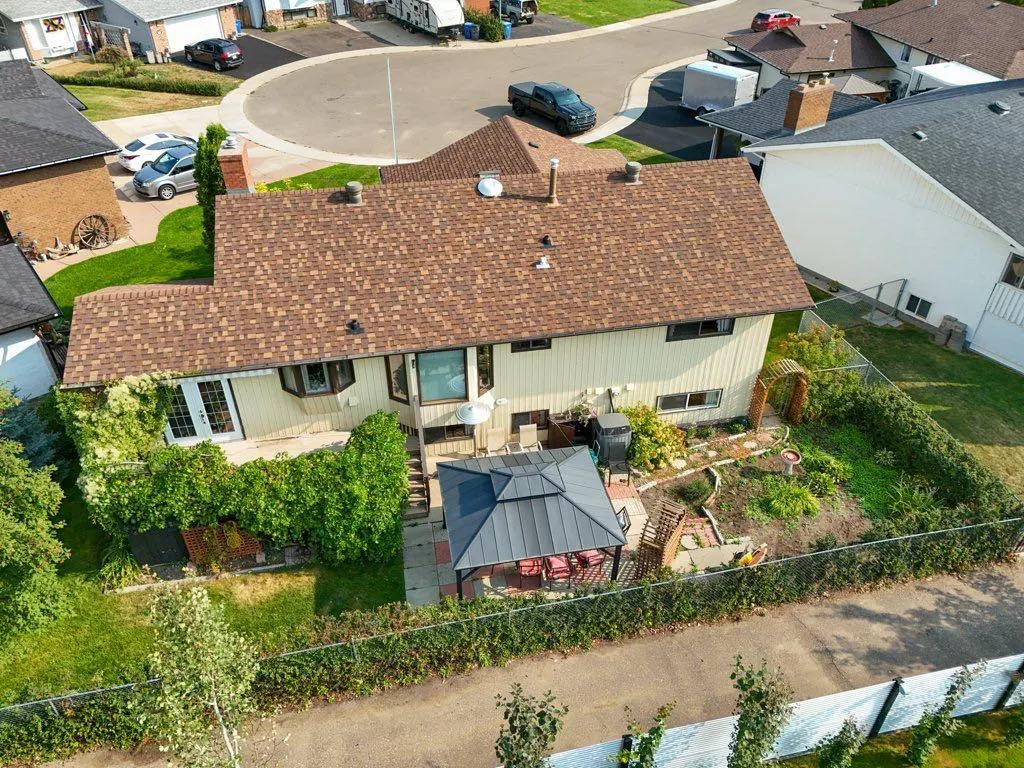 17 Iris Court SE