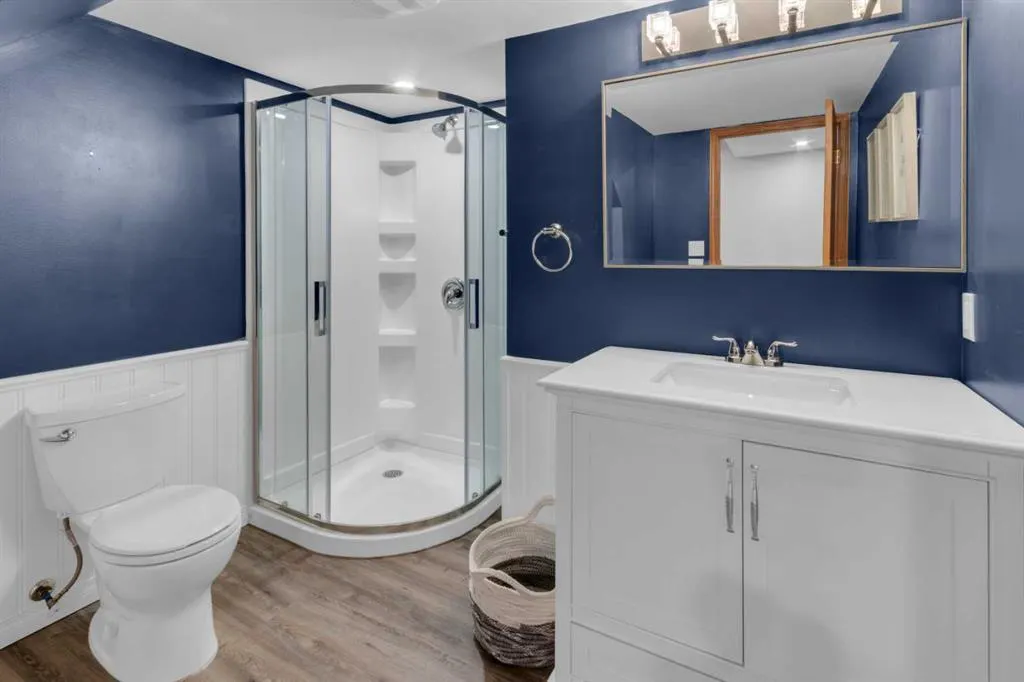 240 Woodbriar Place SW