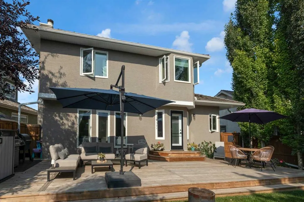 240 Woodbriar Place SW