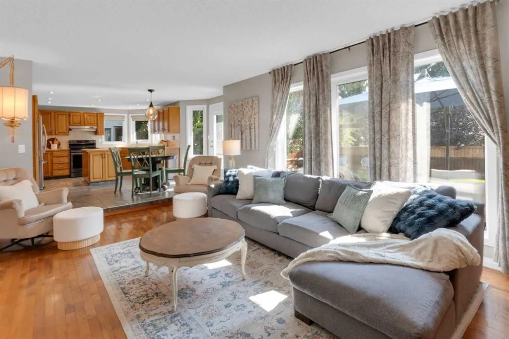 240 Woodbriar Place SW