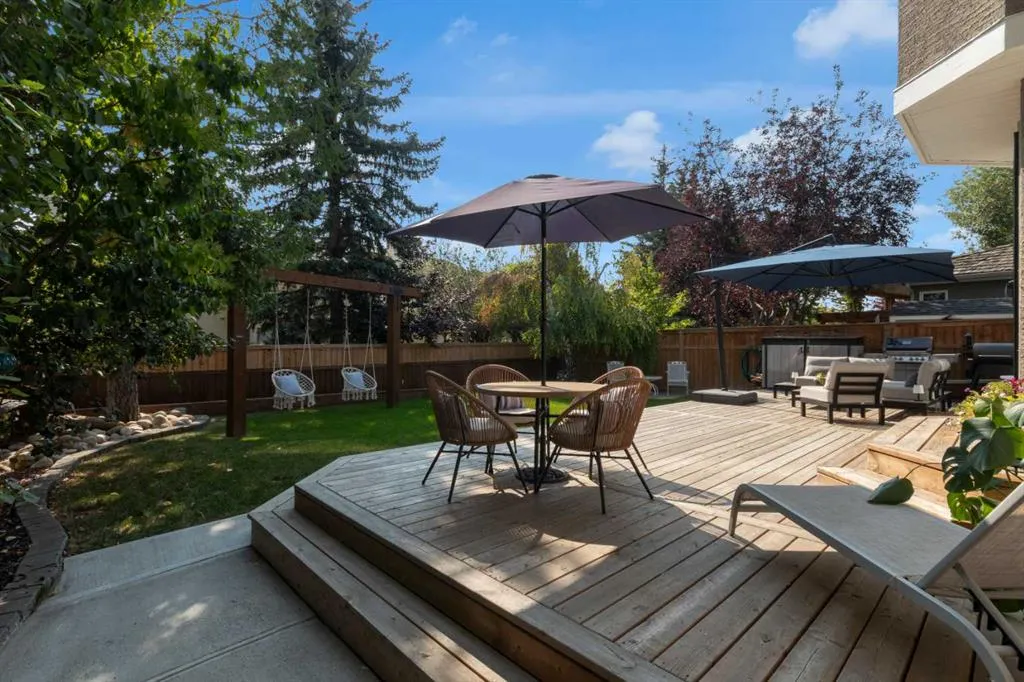 240 Woodbriar Place SW