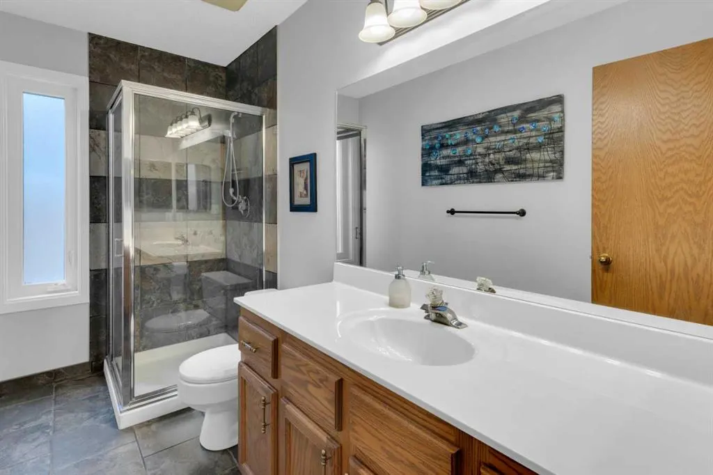 240 Woodbriar Place SW