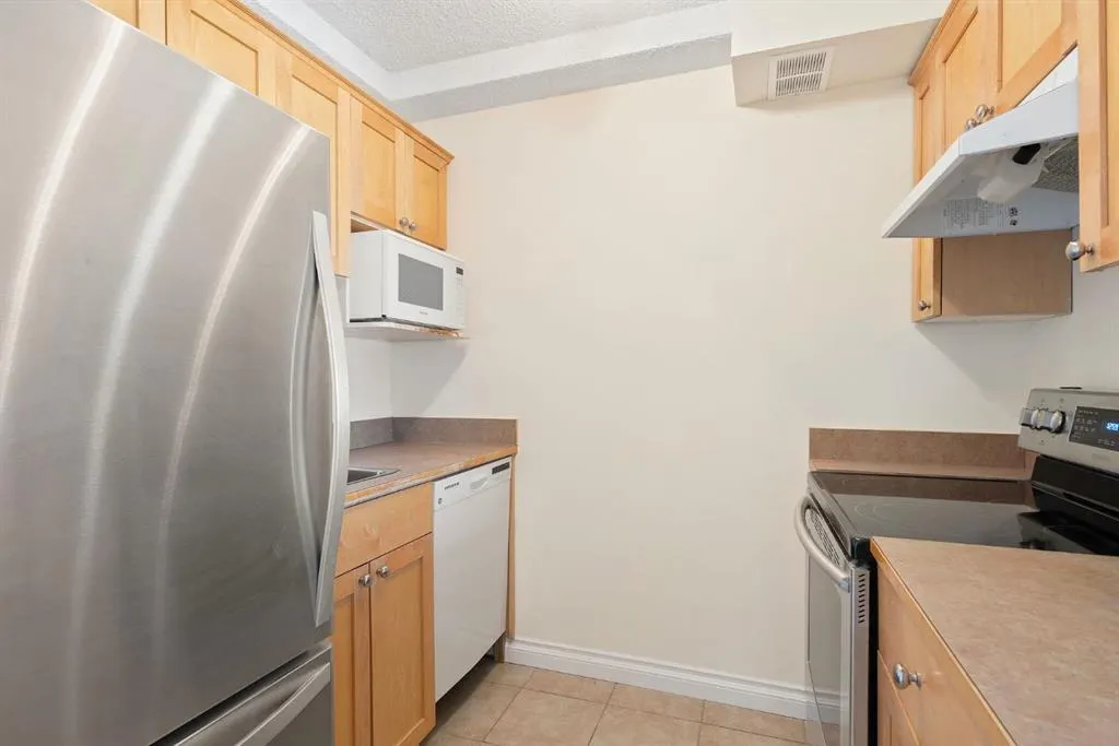 1334 12 Avenue SW, #806