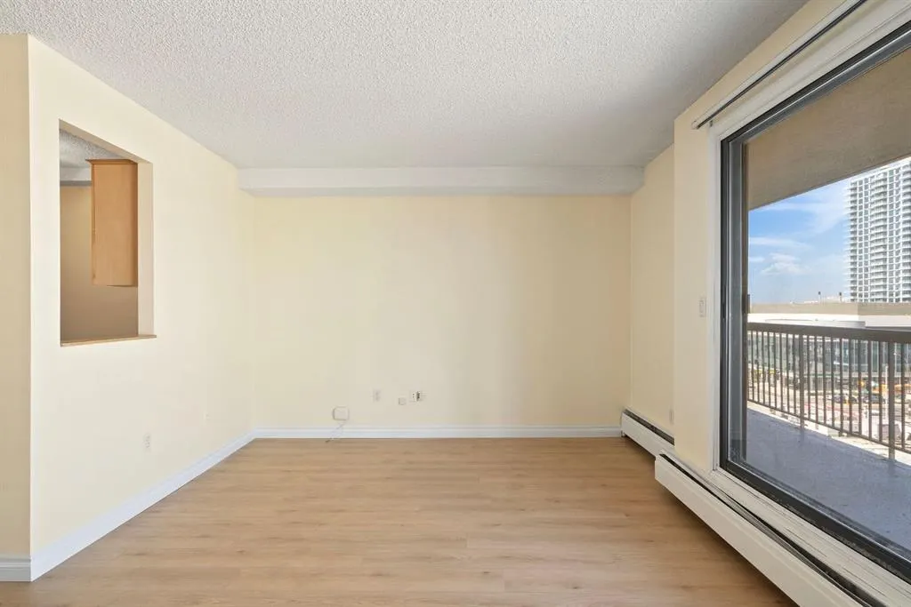 1334 12 Avenue SW, #806