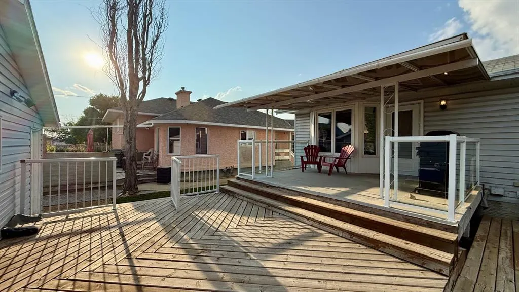 313 3 Avenue W