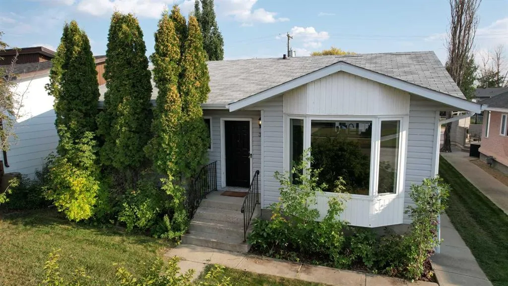 313 3 Avenue W