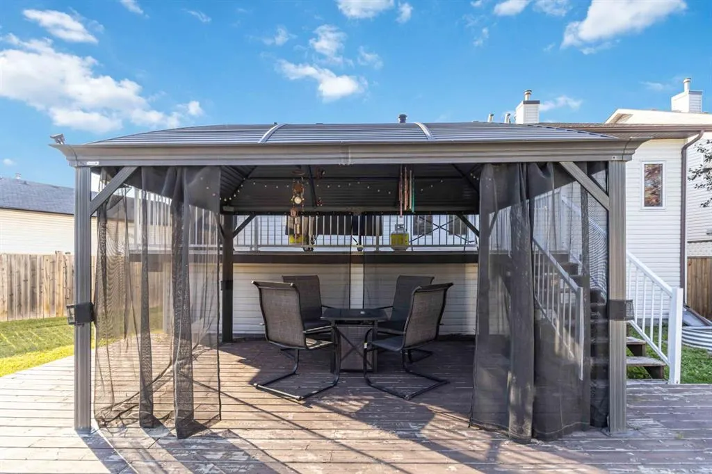 129 Pickles Crescent