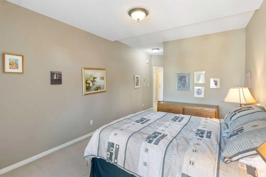 2422 Erlton Street SW, #404