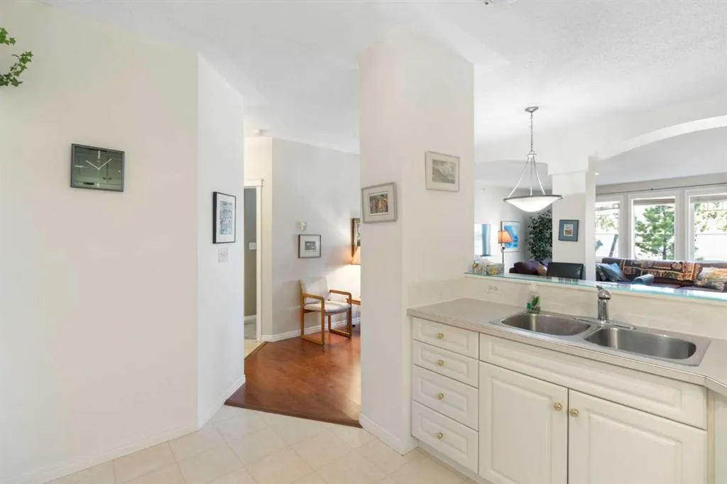 2422 Erlton Street SW, #404
