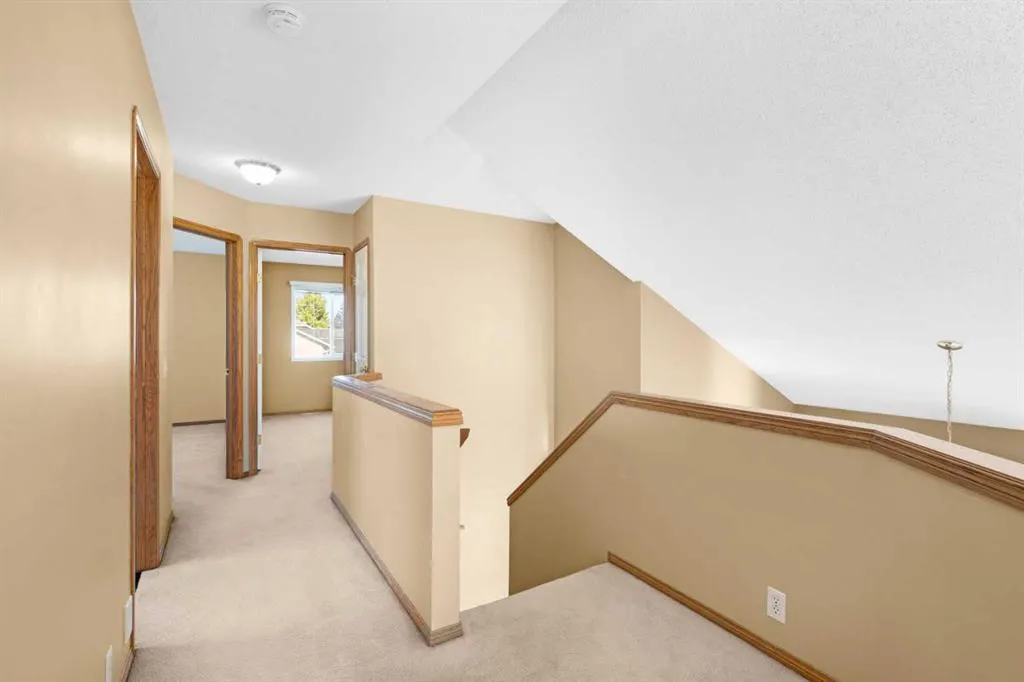 1042 Harvest Hills Drive NE