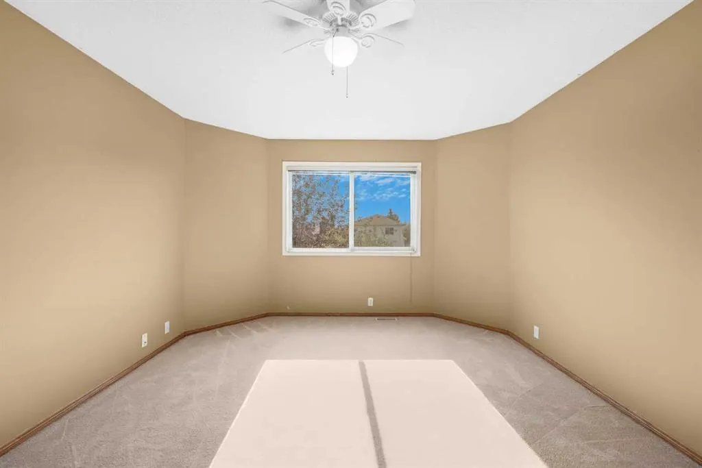 1042 Harvest Hills Drive NE