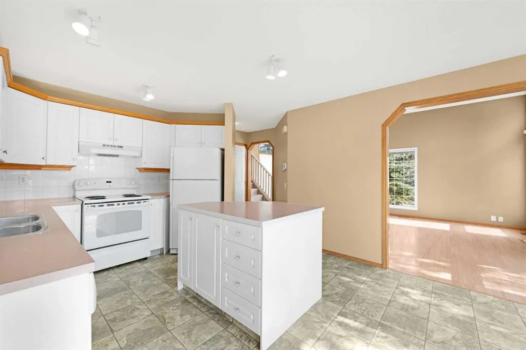 1042 Harvest Hills Drive NE