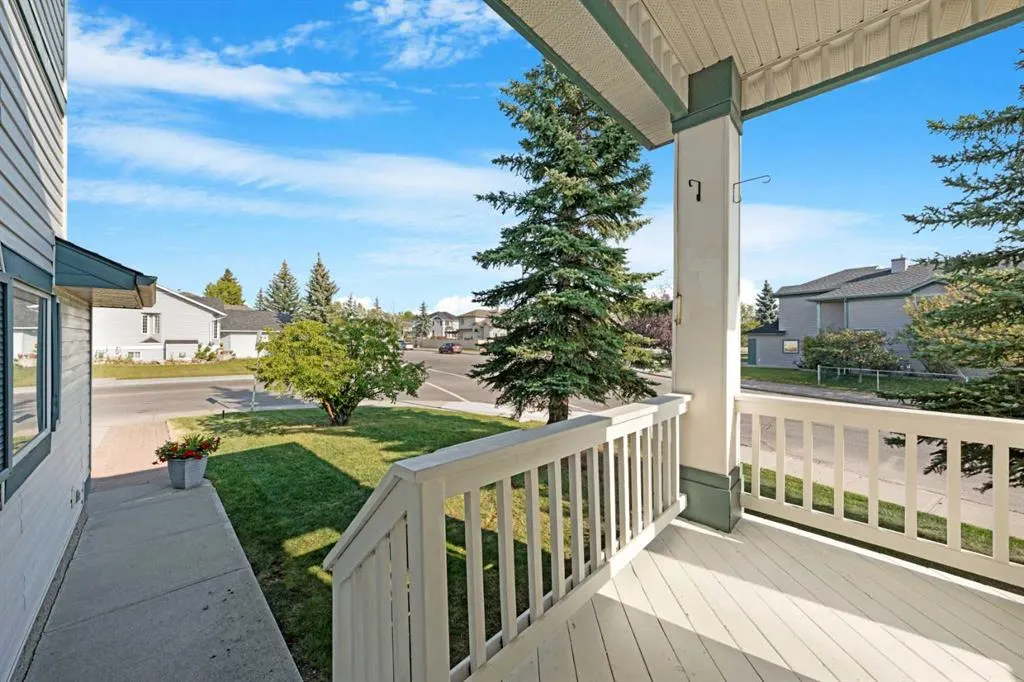 1042 Harvest Hills Drive NE