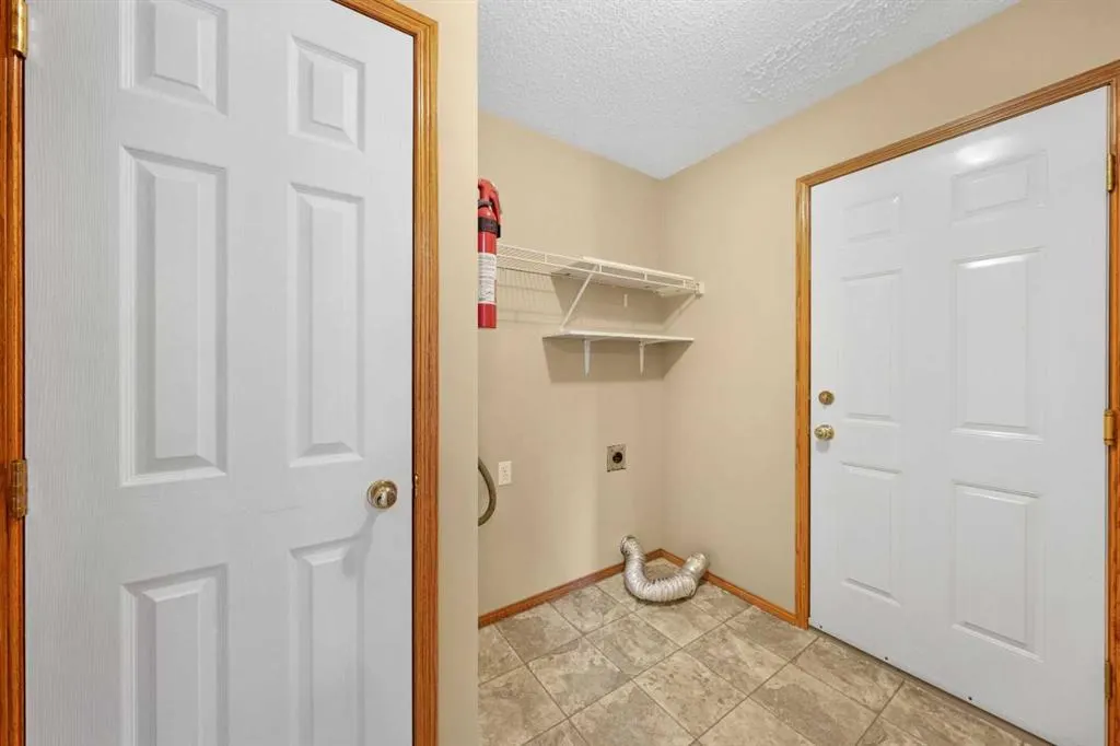 1042 Harvest Hills Drive NE