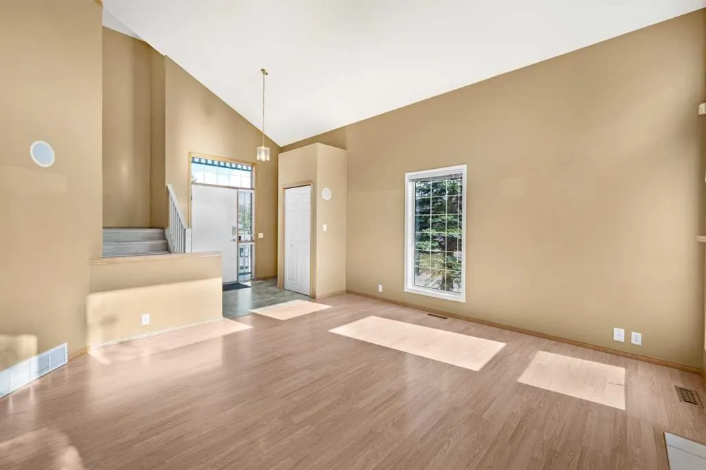 1042 Harvest Hills Drive NE