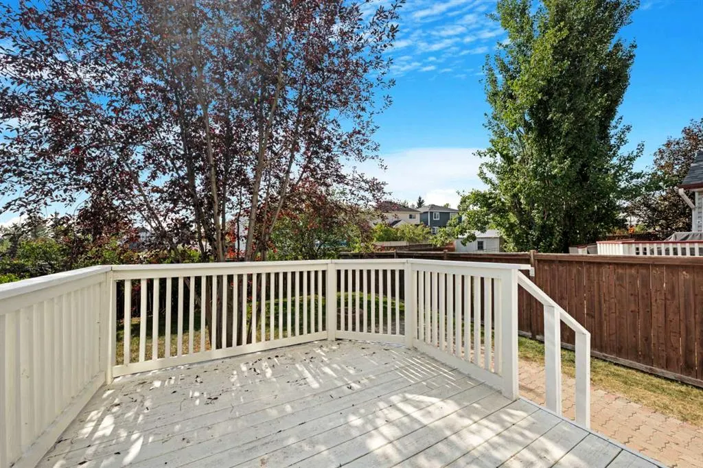 1042 Harvest Hills Drive NE