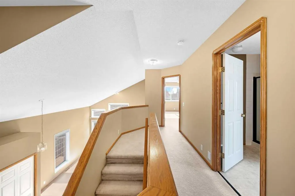 1042 Harvest Hills Drive NE