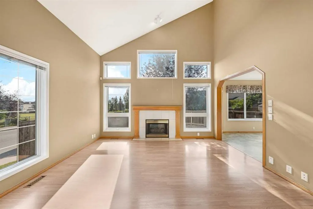 1042 Harvest Hills Drive NE