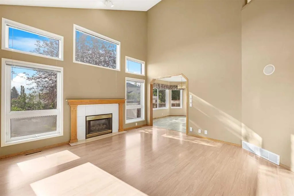 1042 Harvest Hills Drive NE