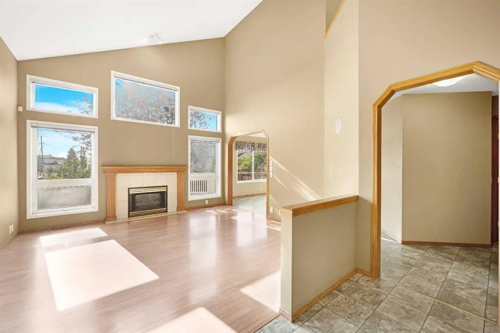 1042 Harvest Hills Drive NE