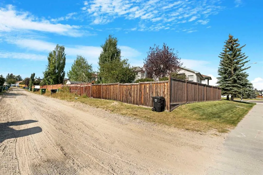 1042 Harvest Hills Drive NE