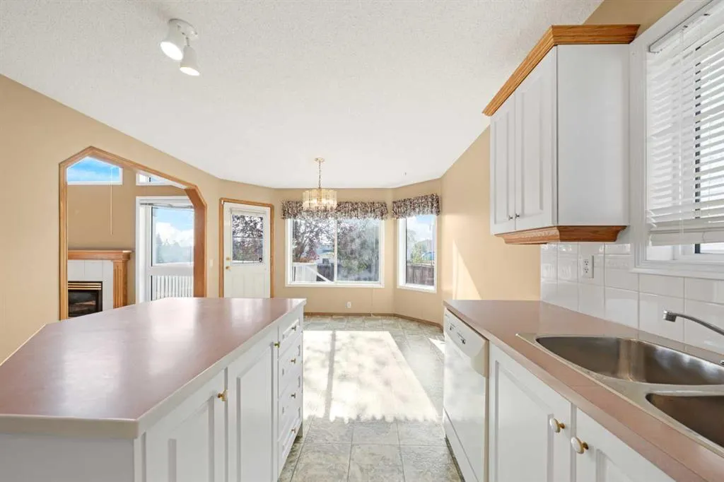 1042 Harvest Hills Drive NE