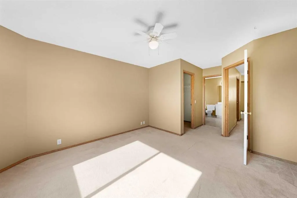 1042 Harvest Hills Drive NE
