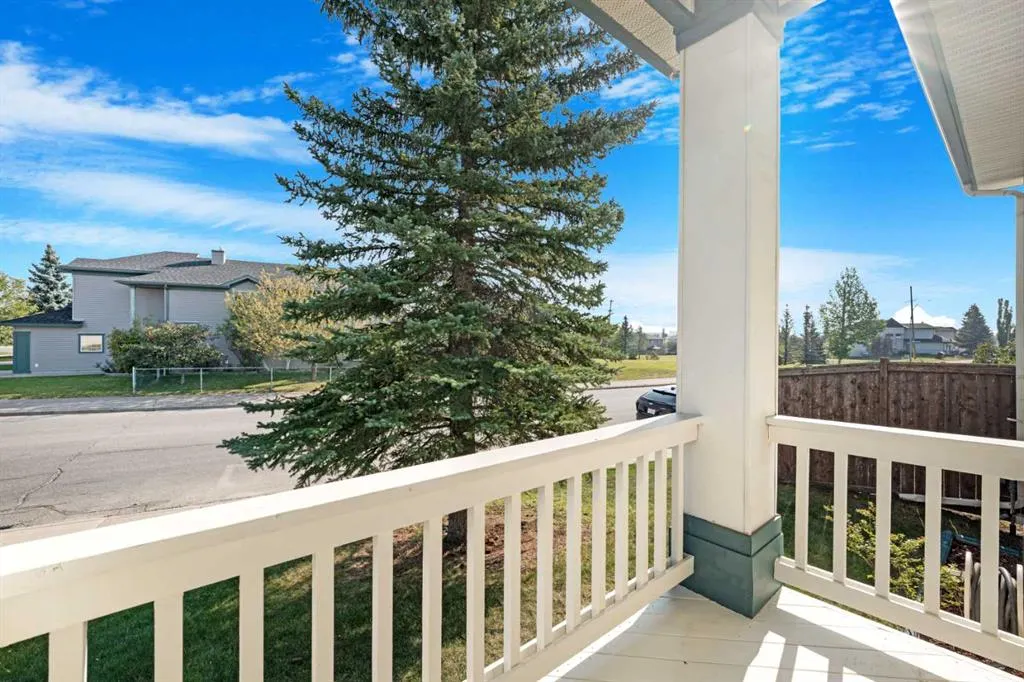1042 Harvest Hills Drive NE