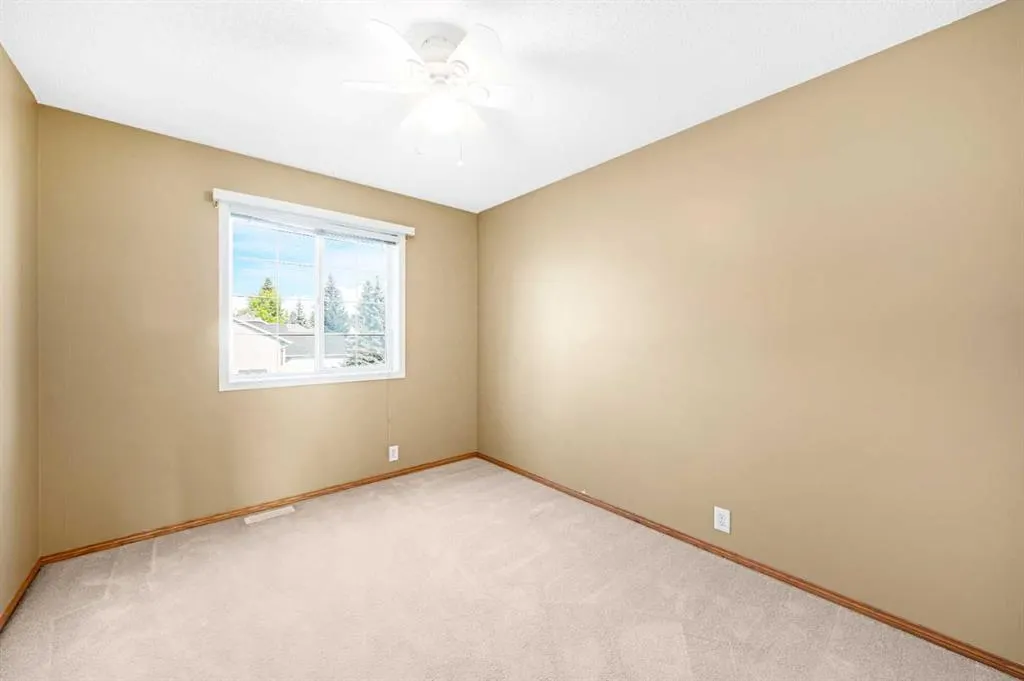1042 Harvest Hills Drive NE