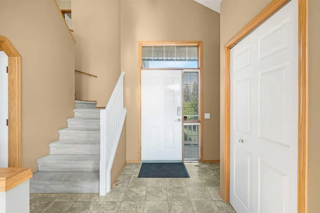 1042 Harvest Hills Drive NE