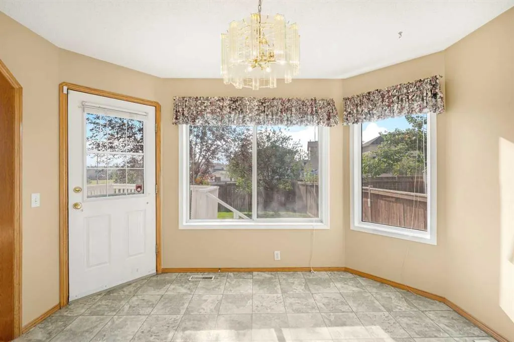 1042 Harvest Hills Drive NE
