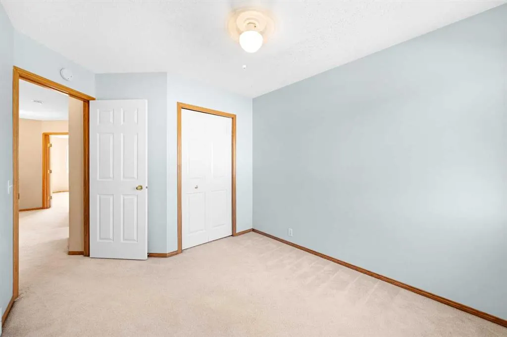 1042 Harvest Hills Drive NE