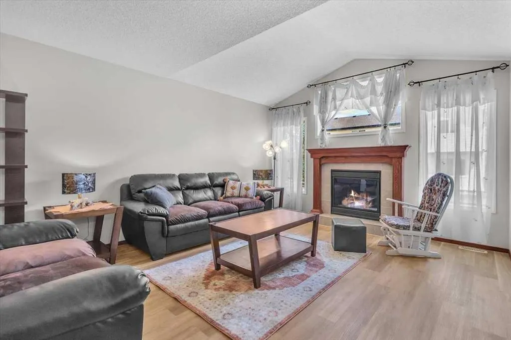 86 Silverado Range Heights SW