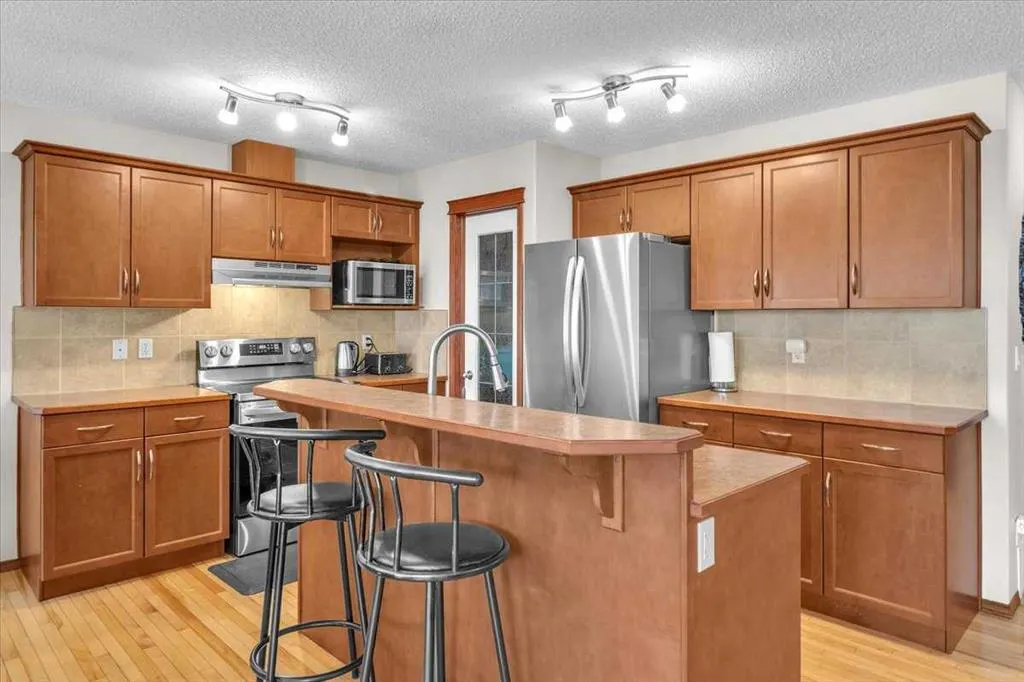 86 Silverado Range Heights SW