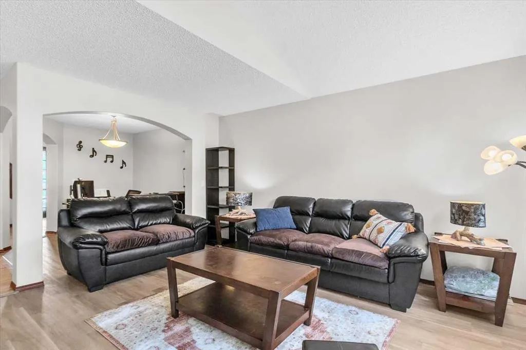 86 Silverado Range Heights SW