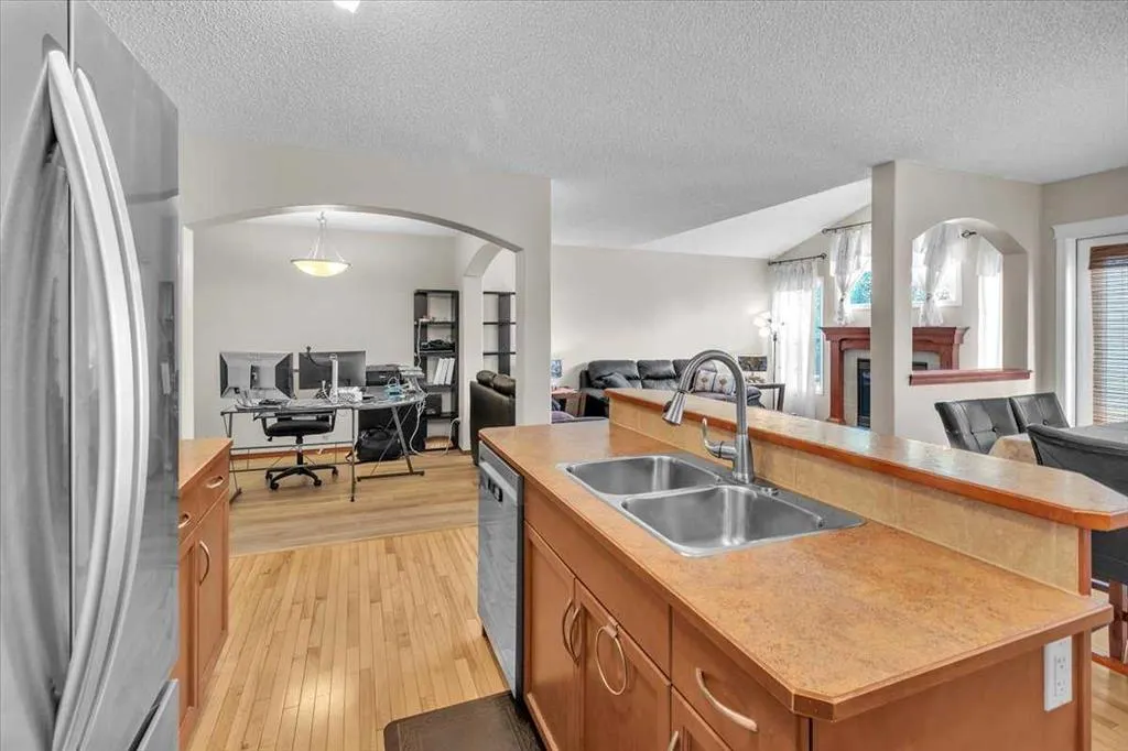 86 Silverado Range Heights SW