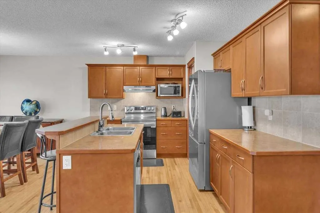 86 Silverado Range Heights SW