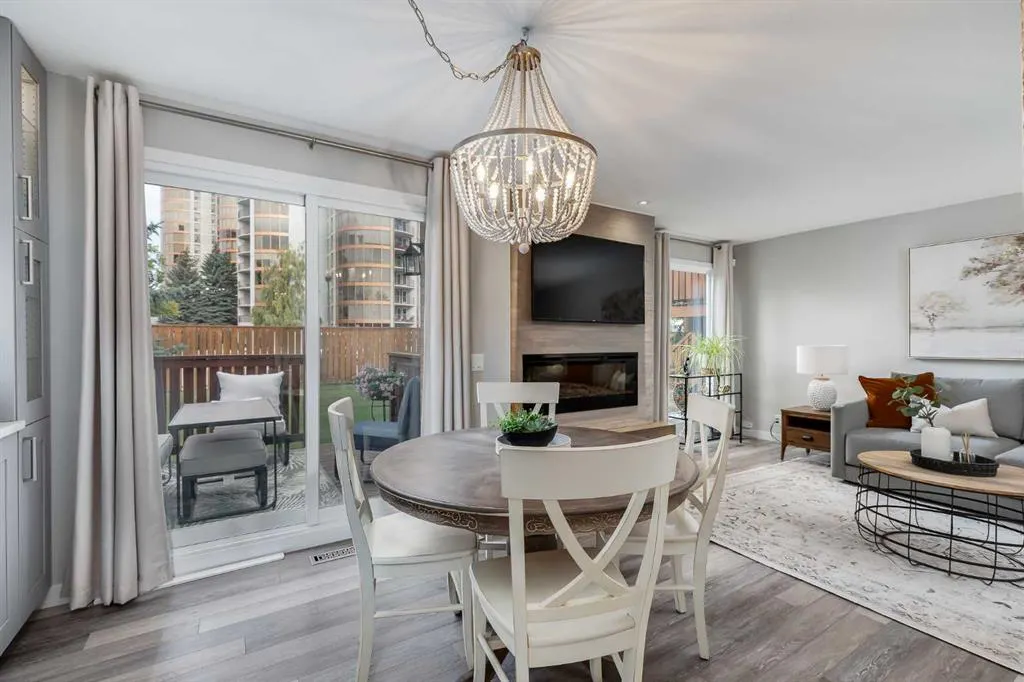 24 Coachway Green SW
