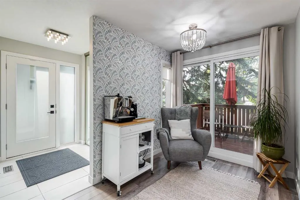 24 Coachway Green SW