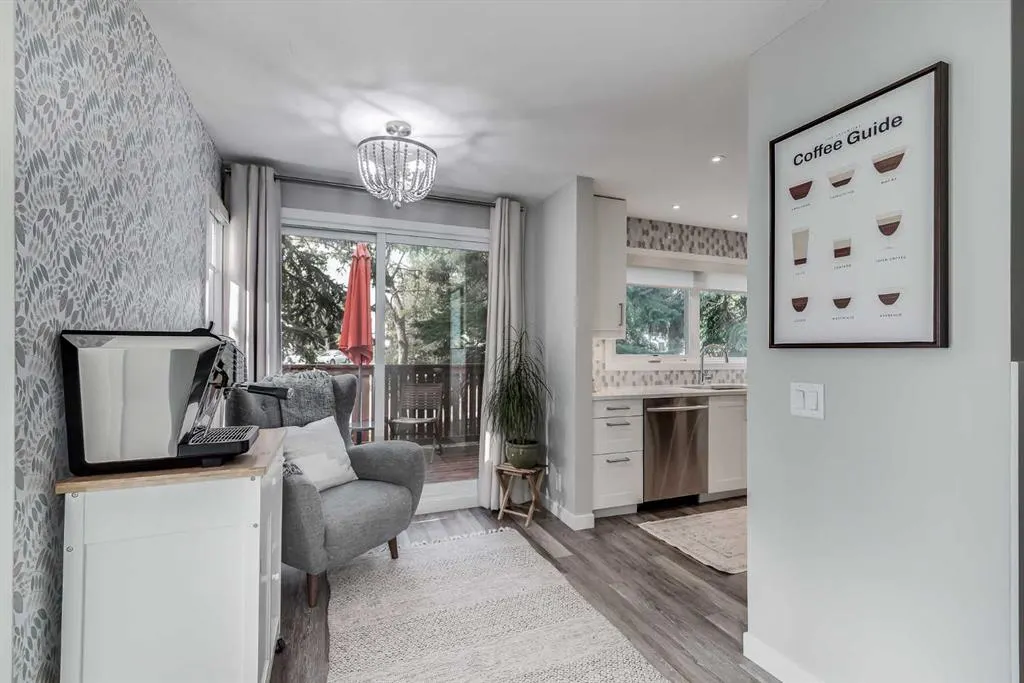24 Coachway Green SW